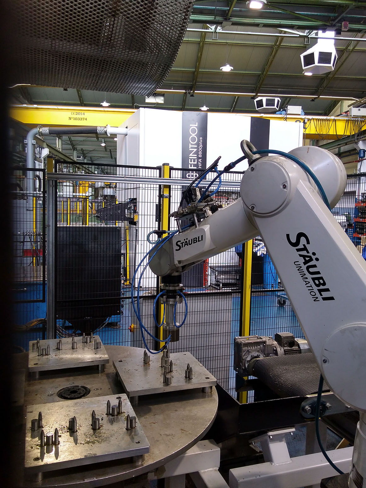 Jovi Automatismos fabrica sistemas para seleccionar y extraer piezas aleatoriamente de un contenedor, usamos sistemas robóticos guiados por visión artificial para nuestro Bin Picking o Random Bin Picking